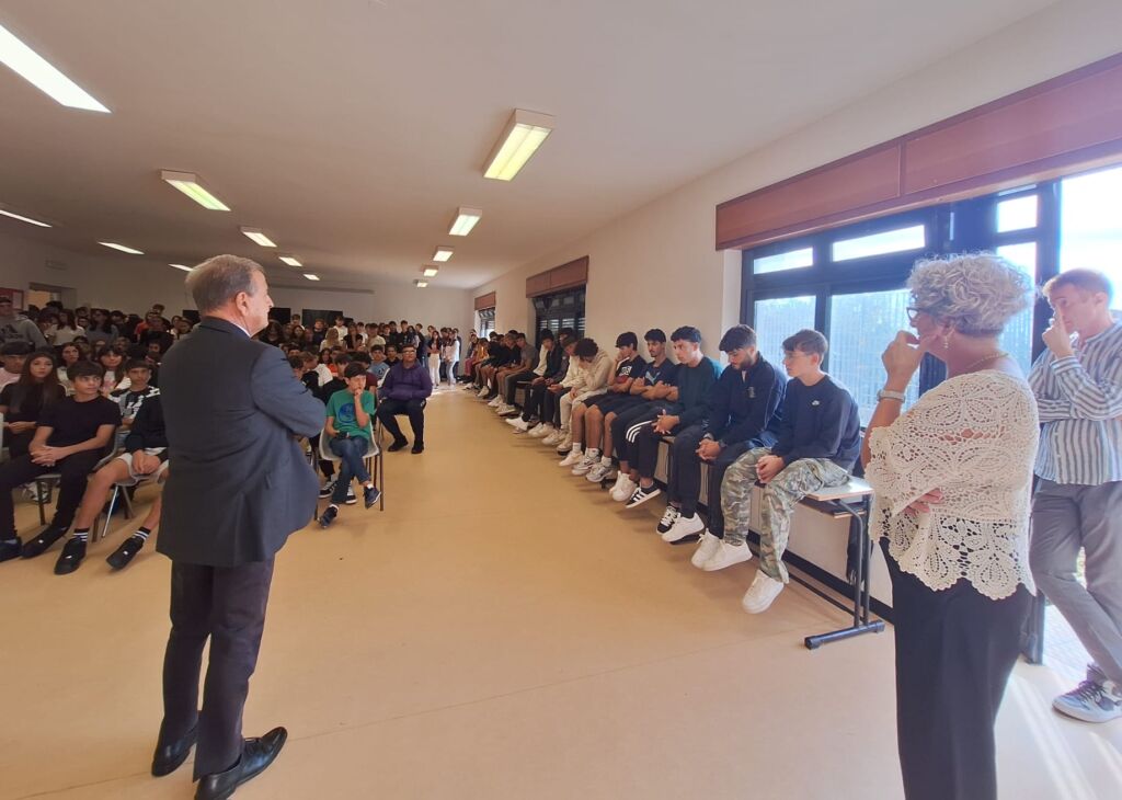 Inizio anno scolastico, Tidei al liceo Scientifico-Linguistico