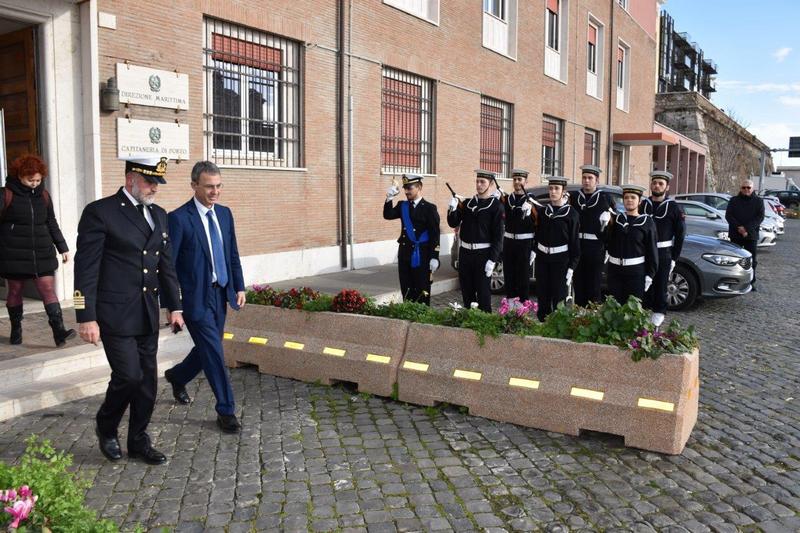 Il Ministro Costa in visita anche alla Capitaneria di Porto