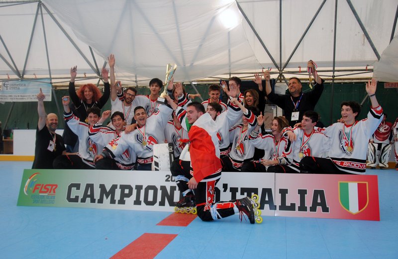 Hockey, al PalaMercuri festeggiano i fantasmi