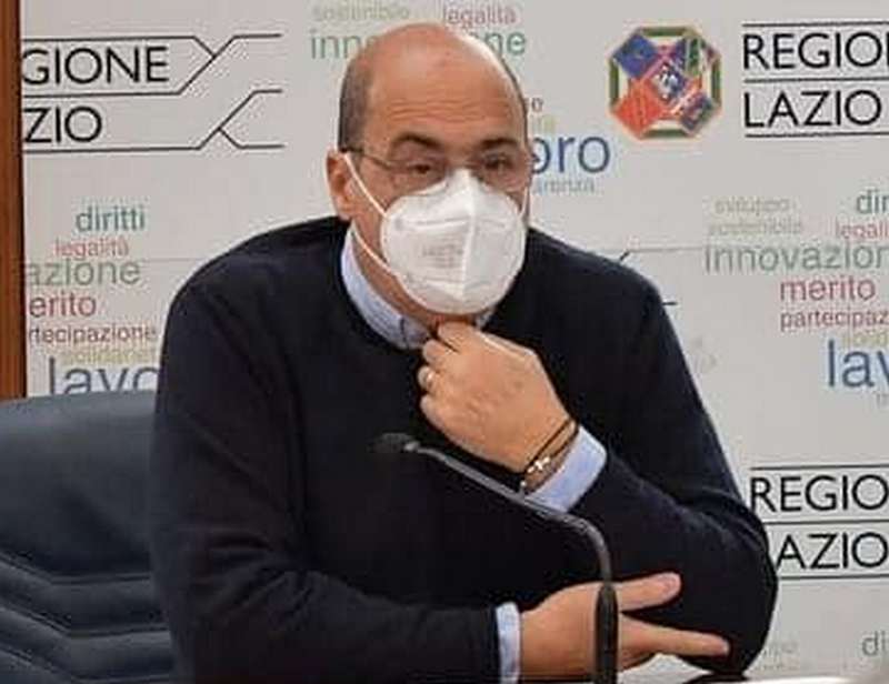 Zingaretti ha firmato: obbligo di mascherine all'aperto nel Lazio